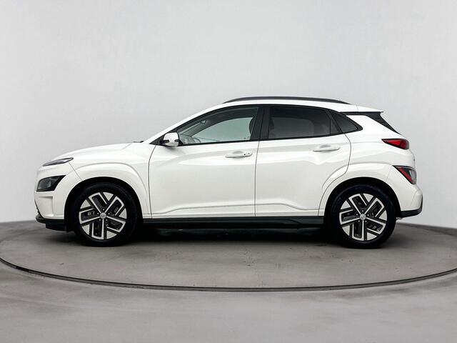 Hyundai Kona EV Fashion 64 kWh |SOH 95.7% | Dodehoek detectie | Navigatie | Achteruitrij camera | Head up display | Apple carplay/adnroid |