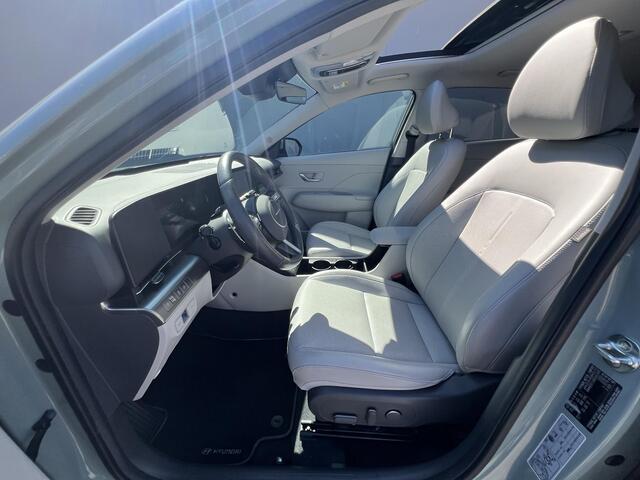 Hyundai Kona 1.6 GDI HEV Premium Sky / Automaat / Schuifdak / Leder / Camera 360° / Stoelventilatie / Stuur- en stoelverwarming / Apple Carplay Android / 18" LM wielen /