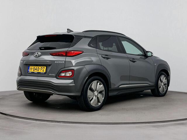Hyundai Kona EV Premium 64 kWh | SOH 95.2% | Trekhaak fietsendrager | Stoelverwarming & verkoeling | Achteruitrij camera |