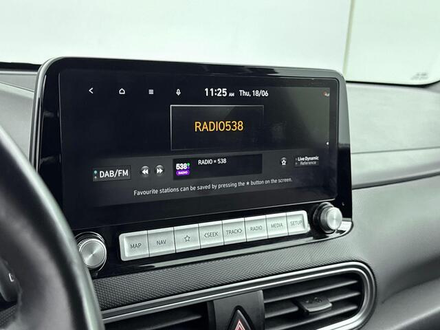 Hyundai Kona EV Premium 64 kWh | Trekhaak fietsendrager | Achteruitrij camera | Stoelverwarming & verkoeling | Navigatie | Apple carplay/android auto |