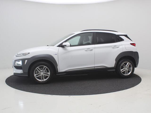 Hyundai Kona 1.6 GDI HEV Premium / Trekhaak / Lederen bekleding / HUD Display / Navigatie / Adaptieve Cruise Control / Elektrisch stoel voor / Stoel verwarming & koeling voor / NL Auto / Dealeronderhouden/