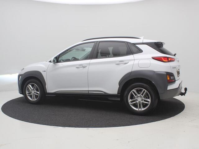 Hyundai Kona 1.6 GDI HEV Premium / Trekhaak / Lederen bekleding / HUD Display / Navigatie / Adaptieve Cruise Control / Elektrisch stoel voor / Stoel verwarming & koeling voor / NL Auto / Dealeronderhouden/
