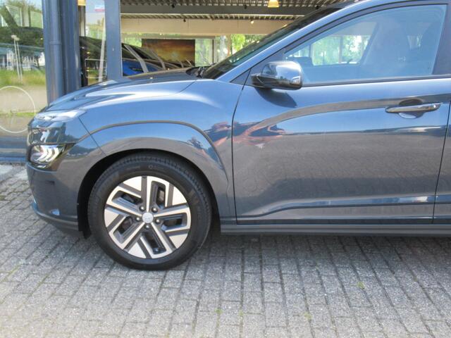 Hyundai Kona EV Premium Edition 64 kWh 1e eigen | dealer onderh | head up | LED kopl | keyless | navi | warmtepomp | elektr.stoelen