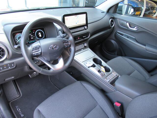 Hyundai Kona EV Premium Edition 64 kWh 1e eigen | dealer onderh | head up | LED kopl | keyless | navi | warmtepomp | elektr.stoelen