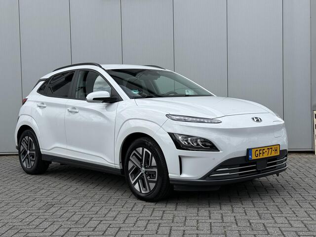 Hyundai Kona EV Premium 64 kWh / Lederen bekleding / Adaptieve cruise control / Dodehoekdetectie / Led Koplampen / Stoelverwarming / HUD /
