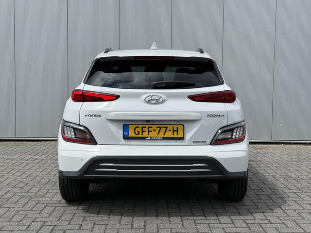 Hyundai Kona EV Premium 64 kWh / Lederen bekleding / Adaptieve cruise control / Dodehoekdetectie / Led Koplampen / Stoelverwarming / HUD /