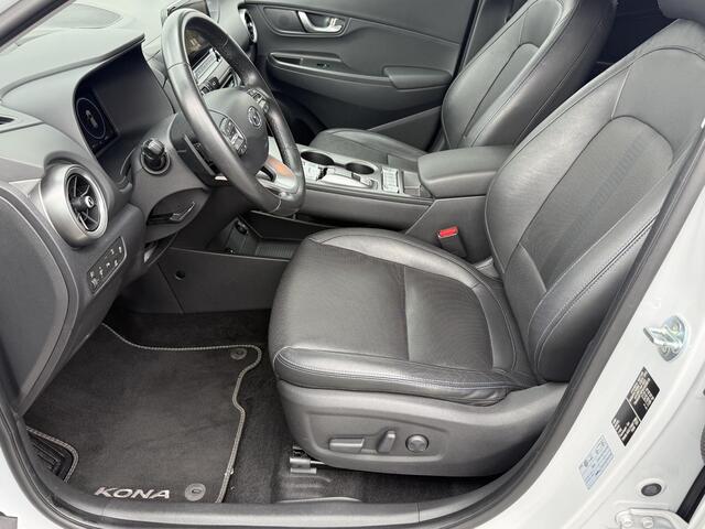Hyundai Kona EV Premium 64 kWh / Lederen bekleding / Adaptieve cruise control / Dodehoekdetectie / Led Koplampen / Stoelverwarming / HUD /