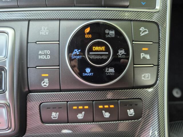 Hyundai SANTA FE 1.6 T-GDI PHEV Plug-in Premium Automaat / Apple Carplay Android Auto / Adaptief CC / Achteruitrijcamera / Stuur- Stoel en Achterbankverwarming / Elektrische achterklep / Trekgewicht 1350 / Climate control / kg /