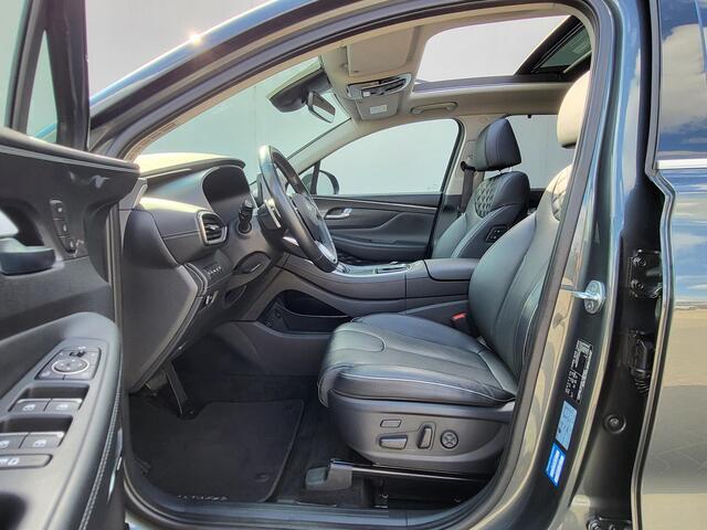 Hyundai SANTA FE 1.6 T-GDI PHEV Premium Sky Automaat / Dealer onderhouden / Afn. trekhaak 1.350 kg / Panoramadak / Navigatie / Lederen bekleding / Stuur-, voor- en achterstoelen verwarmd / 19" / Premium Audio / Apple Carplay / Android Auto