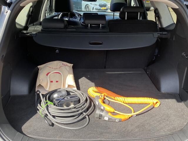 Hyundai SANTA FE 1.6 T-GDI PHEV Premium Sky VAN: 37.900,- VOOR: 35.440,- UW HERFSTVOORDEEL: 2.460,- EURO | RIJKLAARPRIJS INCL. 12MND BOVAG