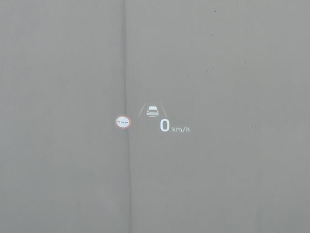 Hyundai SANTA FE 1.6 T-GDI PHEV Plug-in Premium Plus Sky Automaat / HUD / Trekhaak afneembaar / Glazen schuif- en kanteldak / Trekgewicht 1350 kg / Rondomzicht camera / Stuur-, Stoel en Achterbankverwarming / Elektrische achterklep /