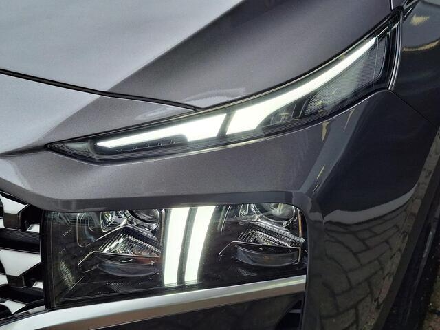 Hyundai SANTA FE 1.6 T-GDI PHEV Premium SKY 7p. | Apple Carplay/Android Auto | Stoel/stuurverwarming | Draadloze telefoon oplader | Elektrische achterklep | Elektrische verstelbare stoelen met geheugen |