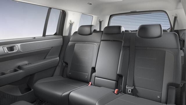 Hyundai SANTA FE 1.6 T-GDI PHEV Comfort Plus 4WD 7p. / Incl. ¤2500,- inruilvoordeel / Navigatie / Apple & Android carplay / Airco / Achteruitrijcamera / levertijd 3 maanden /