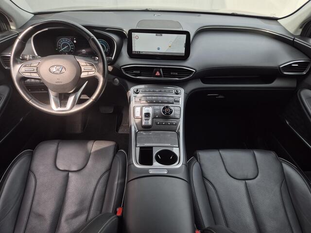 Hyundai SANTA FE 1.6 T-GDI PHEV Premium Sky 7P automaat / 7 persoons / Accu SOH 100% / Dealer onderhouden / Afneembare trekhaak / Head Up Display / Trekgewicht 1350 kg / Glazen schuif- en kanteldak / Stuur- Stoel & Achterbankverwarming /