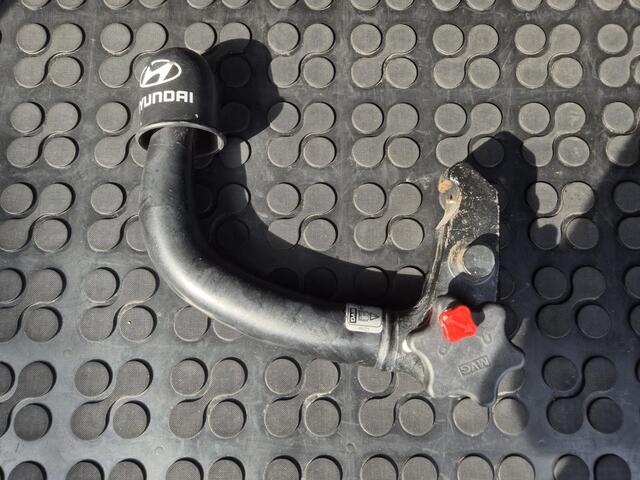 Hyundai SANTA FE 1.6 T-GDI PHEV Premium Sky 7P automaat / 7 persoons / Accu SOH 100% / Dealer onderhouden / Afneembare trekhaak / Head Up Display / Trekgewicht 1350 kg / Glazen schuif- en kanteldak / Stuur- Stoel & Achterbankverwarming /