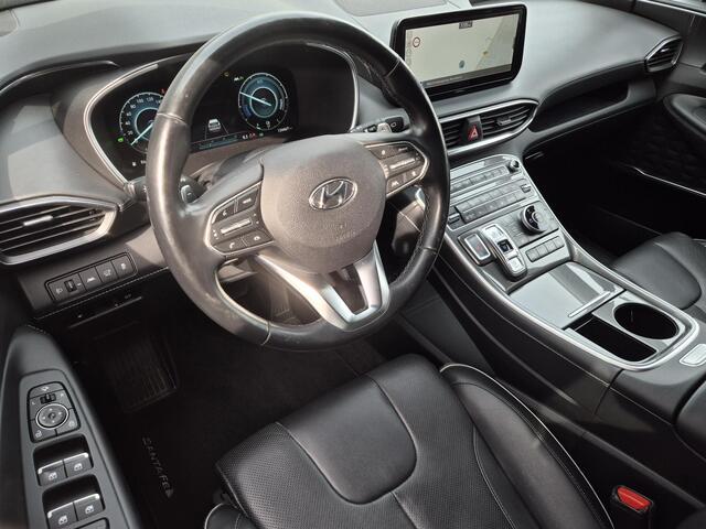 Hyundai SANTA FE 1.6 T-GDI PHEV Premium Sky 7P automaat / 7 persoons / Accu SOH 100% / Dealer onderhouden / Afneembare trekhaak / Head Up Display / Trekgewicht 1350 kg / Glazen schuif- en kanteldak / Stuur- Stoel & Achterbankverwarming /