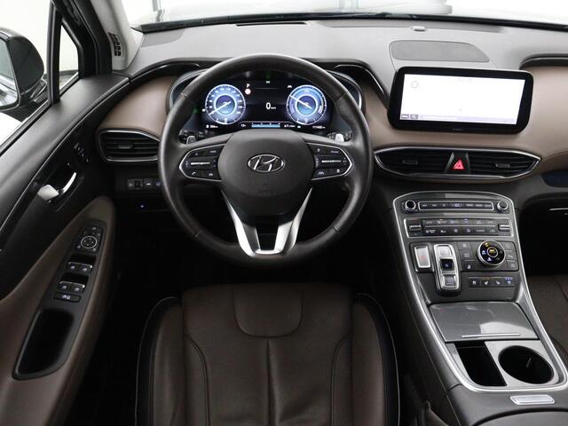 Hyundai SANTA FE 1.6 T-GDI PHEV Premium 7 Persoons | SOH 97,2% | Stoelventilatie | Trekhaak | Head-Up | Leder | Achterbankverwarming | 360 Camera | Carplay | Keyless | Adaptive cruise | Navigatie | Plug In