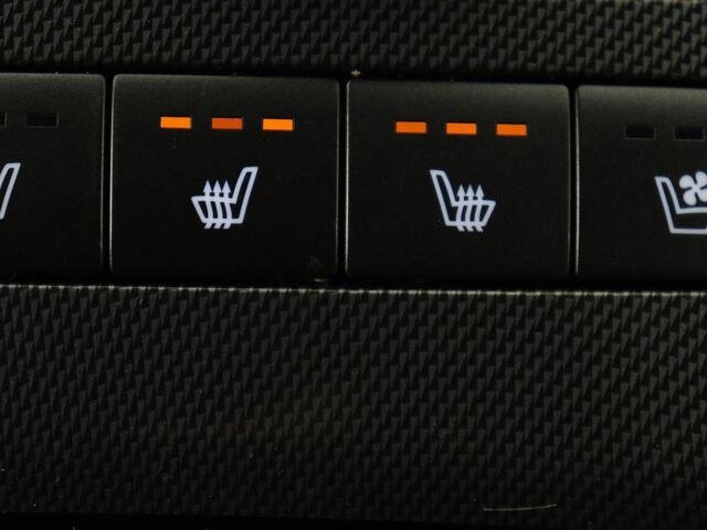 Hyundai SANTA FE 1.6 T-GDI PHEV Premium 7 Persoons | SOH 97,2% | Stoelventilatie | Trekhaak | Head-Up | Leder | Achterbankverwarming | 360 Camera | Carplay | Keyless | Adaptive cruise | Navigatie | Plug In