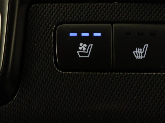 Hyundai SANTA FE 1.6 T-GDI PHEV Premium 7 Persoons | SOH 97,2% | Stoelventilatie | Trekhaak | Head-Up | Leder | Achterbankverwarming | 360 Camera | Carplay | Keyless | Adaptive cruise | Navigatie | Plug In