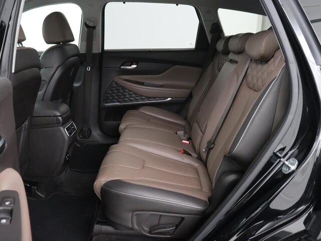 Hyundai SANTA FE 1.6 T-GDI PHEV Premium 7 Persoons | SOH 97,2% | Stoelventilatie | Trekhaak | Head-Up | Leder | Achterbankverwarming | 360 Camera | Carplay | Keyless | Adaptive cruise | Navigatie | Plug In