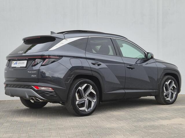 Hyundai TUCSON 1.6 T-GDI PHEV Premium Sky 4WD Automaat / Apple Carplay Android Auto / Glazen schuif- en kanteldak / Rondomzicht camera / Stuur-, Stoel en Achterbankverwarming / Trekgewicht 1350 kg / Stoelventilatie /