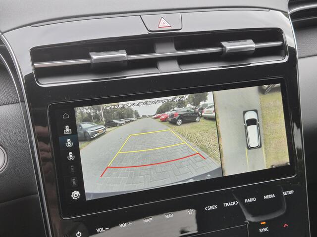Hyundai TUCSON 1.6 T-GDI PHEV Premium Sky 4WD Automaat / Apple Carplay Android Auto / Glazen schuif- en kanteldak / Rondomzicht camera / Stuur-, Stoel en Achterbankverwarming / Trekgewicht 1350 kg / Stoelventilatie /