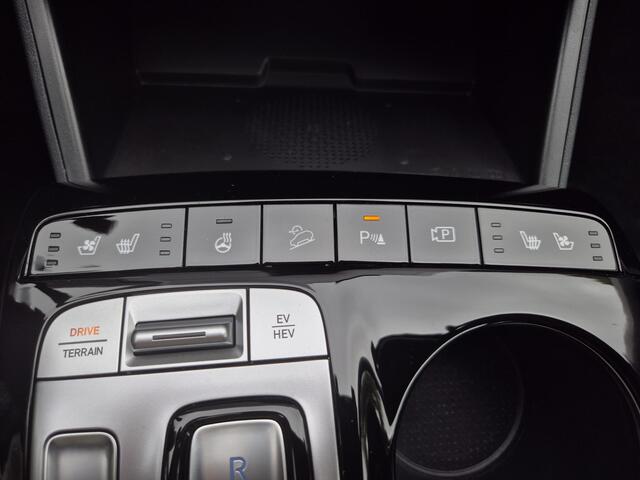 Hyundai TUCSON 1.6 T-GDI PHEV Premium Sky 4WD Automaat / Apple Carplay Android Auto / Glazen schuif- en kanteldak / Rondomzicht camera / Stuur-, Stoel en Achterbankverwarming / Trekgewicht 1350 kg / Stoelventilatie /