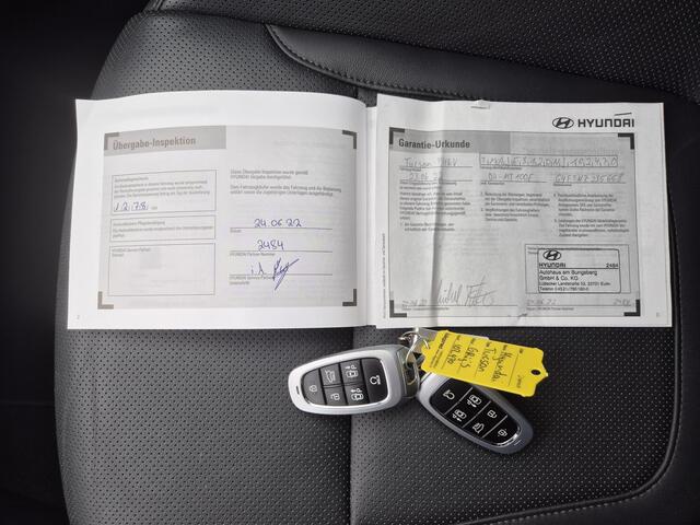 Hyundai TUCSON 1.6 T-GDI PHEV Premium Sky 4WD Automaat / Apple Carplay Android Auto / Glazen schuif- en kanteldak / Rondomzicht camera / Stuur-, Stoel en Achterbankverwarming / Trekgewicht 1350 kg / Stoelventilatie /