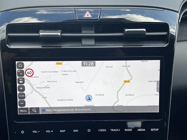 Hyundai TUCSON 1.6 T-GDI PHEV Premium 4WD Automaat / Dealer onderhouden / Afneembare trekhaak 1.350 kg / Elektr. klep en stoelen / Stoelventilatie / Stuur-, stoel- en achterbankverwarming /