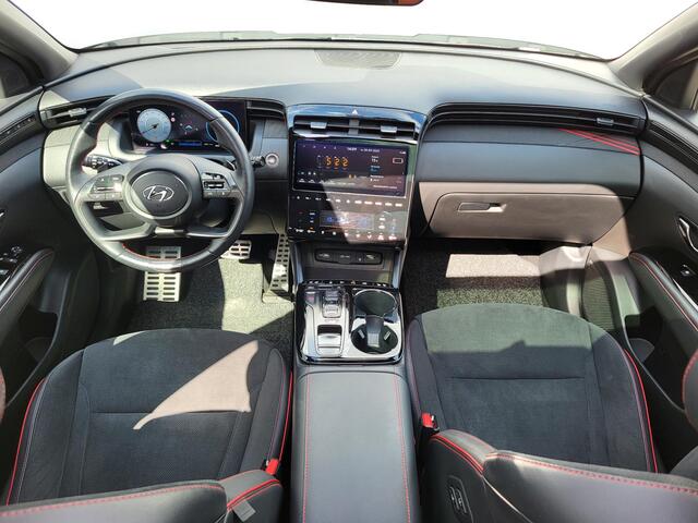 Hyundai TUCSON 1.6 T-GDI PHEV N Line Sky 4WD Automaat / Dealer onderhouden / Panorama Schuifdak / 1.350 kg Trekgewicht / Stoelventilatie / Stuur-, stoel- en achterbankverwarming / Navigatie / Apple Carplay Android / 19" LM wielen / All Season banden /