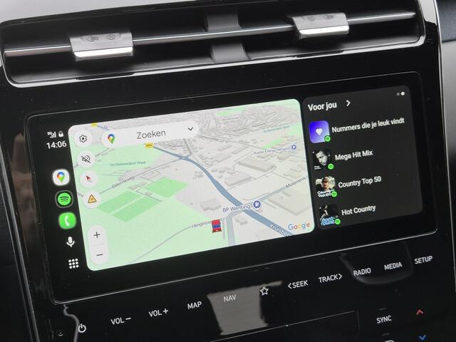 Hyundai TUCSON 1.6 T-GDI PHEV Plug-in Premium Sky 4WD Automaat / Trekgewicht 1350 kg / Glazen schuif- en kanteldak / Apple Carplay Android Auto / Allseason Banden / Stuur-, Stoel en Achterbankverwarming / Elektrische achterklep