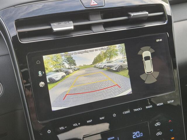 Hyundai TUCSON 1.6 T-GDI MHEV Comfort Smart Handgeschakeld / Trekgewicht 1650 kg / Allseason banden / Apple Carplay Android Auto / 19" Premium Wielen / Stuur-, en Stoelverwarming / Achteruitrijcamera / Keyless Entry/Start / Cruise control /