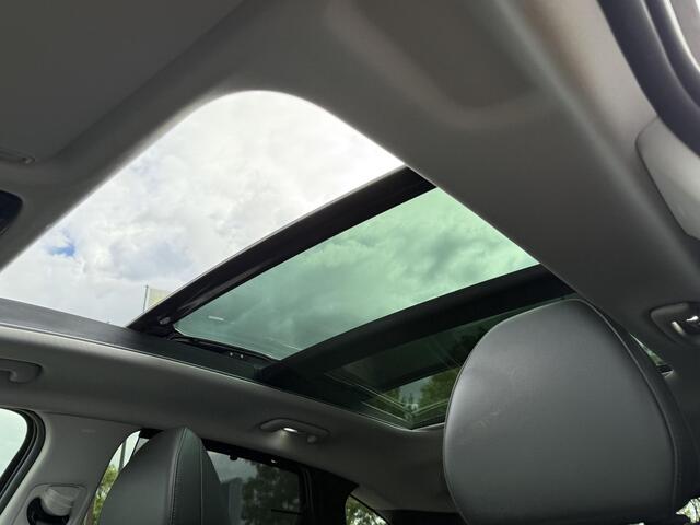 Hyundai TUCSON 1.6 T-GDI PHEV Premium Sky 4WD / Lederen Bekleding / NL auto / Open dak / Stoel verwarming en Ventilatie / 19" Lm velgen / Fabrieksgarantie t/m 10-2028 /