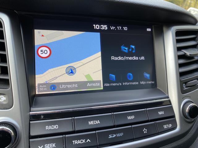 Hyundai TUCSON 1.6 GDi Comfort Navigatie/Achteruitr.camera/Cruisecontrole/Verw. voorstoelen /Autom. Airco/Parkeersens. V+A/Elektr. inkl.bare verw. buitenspiegels/Multifunct. Stuur/Mistlampen Voor/Dakrails/Leder versn.pook