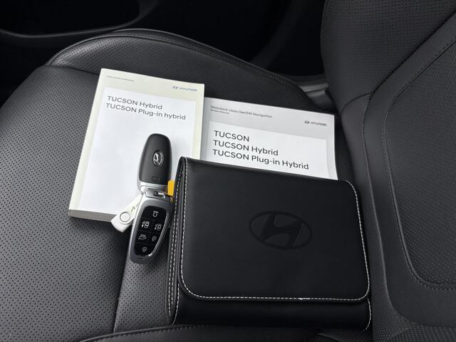 Hyundai TUCSON 1.6 T-GDI PHEV Premium Sky 4WD / Trekhaak Afneembaar 1350 KG / Schuif kanteldak / Bluelink navigatie / Camera / Leder / Stoel- en Stuurverwarming / Stoelventilatie /