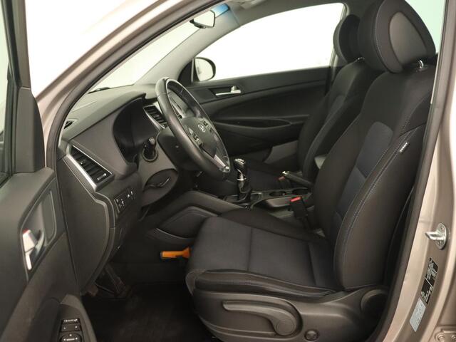 Hyundai TUCSON 1.6 GDi Comfort | Trekhaak | Stoelverwarming | Camera | Navigatie | Achterbankverwarming | Climate control | Parkeerhulp | Cruise control | Bluetooth