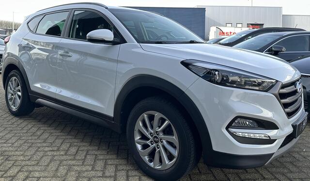 Hyundai TUCSON 1.6 GDi Comfort | Zeer Nette Staat | Achteruitrijcamera | Navigatie | Climate Control | Cruise Control | Parkeersensoren | Lichtmetalen Velgen |