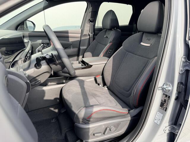 Hyundai TUCSON 1.6 T-GDI PHEV N Line Sky / GRATIS TREKHAAK OF ALL-SEASONBANDEN + ¤ 2500 VOORDEEL / Panoramadak / Stoelverkoeling / Stoelverwarming Voor + Achter / Stuurverwarming / 360 Camera / Elek. Bedienbare Voorstoelen / Memory Seat /