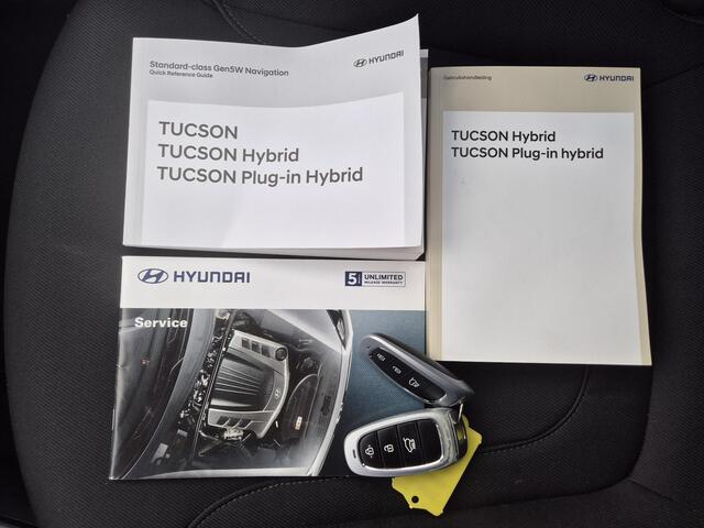 Hyundai TUCSON 1.6 T-GDI PHEV Comfort 4WD Automaat / Dealer onderhouden / Trekhaak 1.350 kg / Navigatie / Trekhaak afneembaar / Camera / Apple Carplay Android / 19" LM + All Season banden / Climate control / Cruise control /
