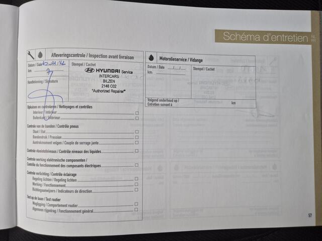 Hyundai TUCSON 1.6 T-GDI PHEV Comfort 4WD Automaat / Dealer onderhouden / Trekhaak 1.350 kg / Navigatie / Trekhaak afneembaar / Camera / Apple Carplay Android / 19" LM + All Season banden / Climate control / Cruise control /