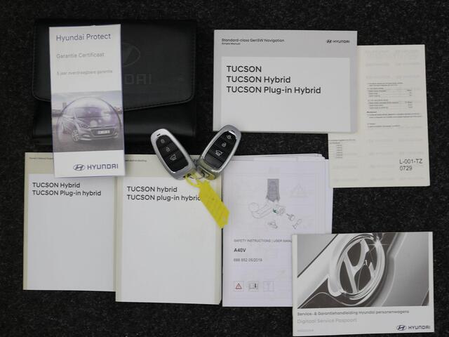 Hyundai TUCSON 1.6 T-GDI PHEV N Line Sky 4WD / Trekhaak / All Seasonbanden / Stoelverwarming & Stoelkoeling voor / Blindspot camera / SoH 100% / GROOT Glazen schuif-kanteldak / Parkeersensoren voor & achter / Historie aanwezig /