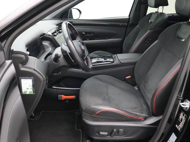 Hyundai TUCSON 1.6 T-GDI PHEV N Line Sky 4WD / Trekhaak / All Seasonbanden / Stoelverwarming & Stoelkoeling voor / Blindspot camera / SoH 100% / GROOT Glazen schuif-kanteldak / Parkeersensoren voor & achter / Historie aanwezig /