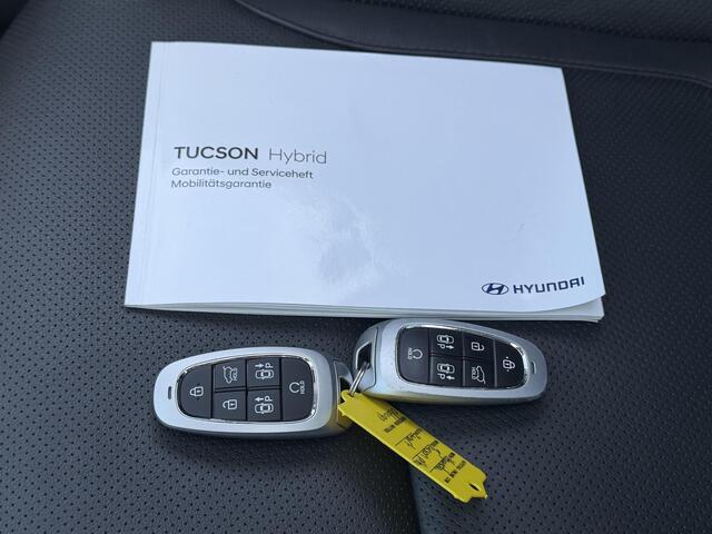 Hyundai TUCSON 1.6 T-GDI PHEV Premium Sky 4WD Automaat / Panoramadak / Dealer onderhouden / 1e eigenaar / 1.350 kg trekgewicht / Lederen Bekleding / Stoelverwarming & Stoelventilatie / Elektr. Stoelen / Navigatie / Camera 360° / Adaptieve Cruise / Apple Carplay/Android 