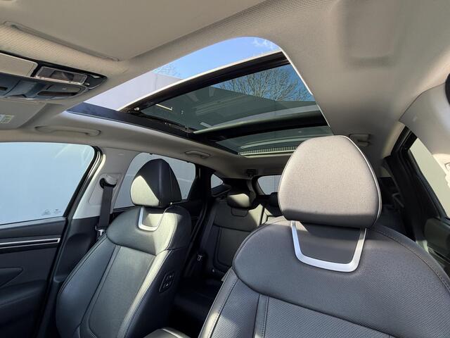 Hyundai TUCSON 1.6 T-GDI PHEV Premium Sky 4WD Automaat / Panoramadak / Dealer onderhouden / 1e eigenaar / 1.350 kg trekgewicht / Lederen Bekleding / Stoelverwarming & Stoelventilatie / Elektr. Stoelen / Navigatie / Camera 360° / Adaptieve Cruise / Apple Carplay/Android 