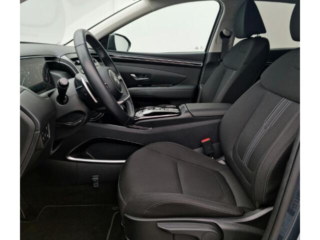 Hyundai TUCSON 1.6 T-GDI PHEV Comfort Smart 4WD / Vaste Trekhaak 13-polig (Trekgewicht 1.350kg) / Achteruitrijcamera / Stuur- en Stoelverwarming / Climate Control / Adaptieve Cruise Control / Apple Carplay & Android Auto / Keyless Entry & Start / Navigatie full map / E