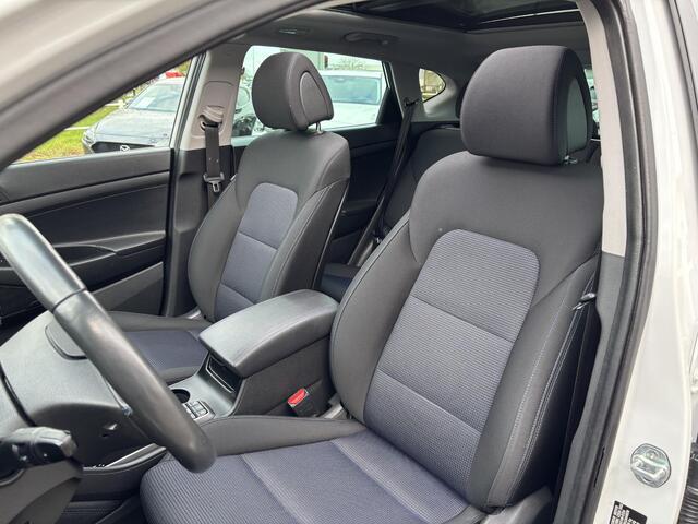 Hyundai TUCSON 1.6 T-GDi Premium 4WD | 1.600kg trekgewicht! | Trekhaak | Stoel en stuurverwarming | Dodehoekdetectie | achterbankverwarming | Elektrische achterklep |