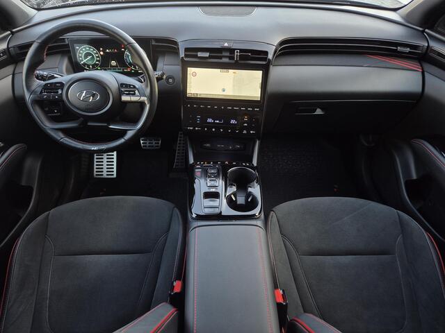 Hyundai TUCSON 1.6 T-GDI PHEV N Line 4WD Automaat / Accu SOH 100% / Dealer onderhouden / Fabrieksgarantie tot 01-2027 / Trekhaak afneembaar / EAER bereik 62 km bereik stad 74 km / Trekgewicht 1350 kg / Elektrische achterklep / Stuur- Stoel & Achterbankverwarming / Rondo