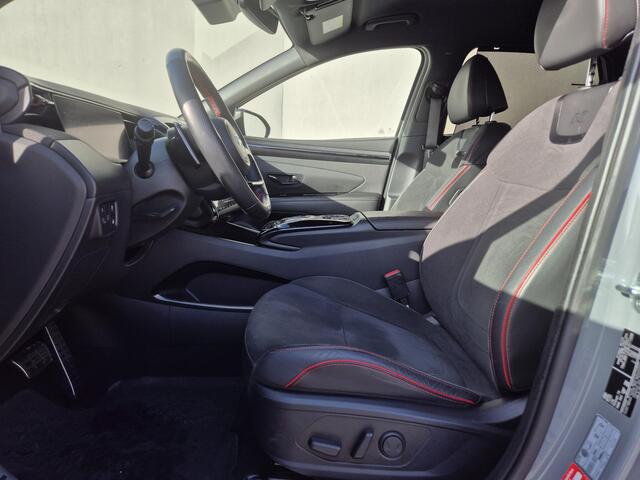 Hyundai TUCSON 1.6 T-GDI PHEV N Line 4WD Automaat / Accu SOH 100% / Dealer onderhouden / Fabrieksgarantie tot 01-2027 / Trekhaak afneembaar / EAER bereik 62 km bereik stad 74 km / Trekgewicht 1350 kg / Elektrische achterklep / Stuur- Stoel & Achterbankverwarming / Rondo