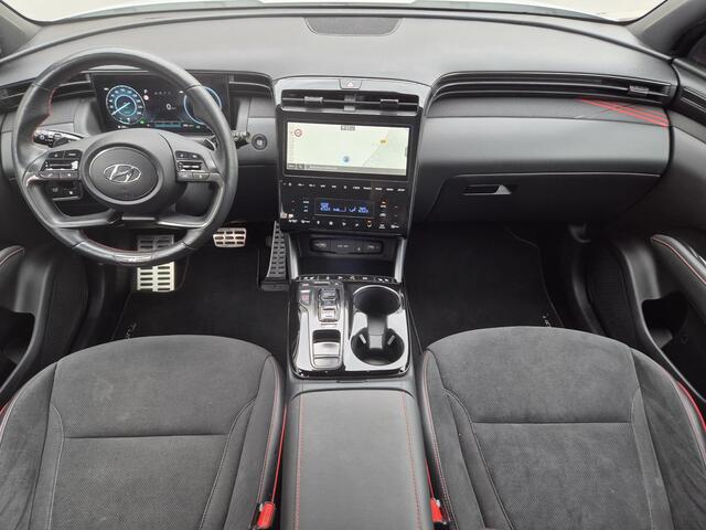 Hyundai TUCSON 1.6 T-GDI PHEV N Line Sky 4WD Automaat / Trekgewicht 1.350 kg / Elektrische achterklep / EAER bereik 62 km bereik stad 74 km / Stuur- Stoel & Achterbankverwarming / Glazen schuif- en kanteldak / Rondomzicht camera / Adaptief cruise control / Apple Carplay