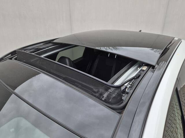 Hyundai TUCSON 1.6 T-GDI PHEV N Line Sky 4WD Automaat / Trekgewicht 1.350 kg / Elektrische achterklep / EAER bereik 62 km bereik stad 74 km / Stuur- Stoel & Achterbankverwarming / Glazen schuif- en kanteldak / Rondomzicht camera / Adaptief cruise control / Apple Carplay